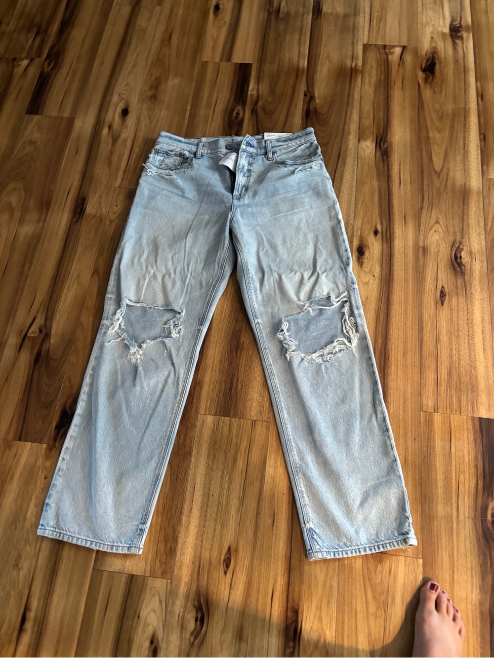 American Eagle Outfitters Light Blue Distressed Relaxed Jeans